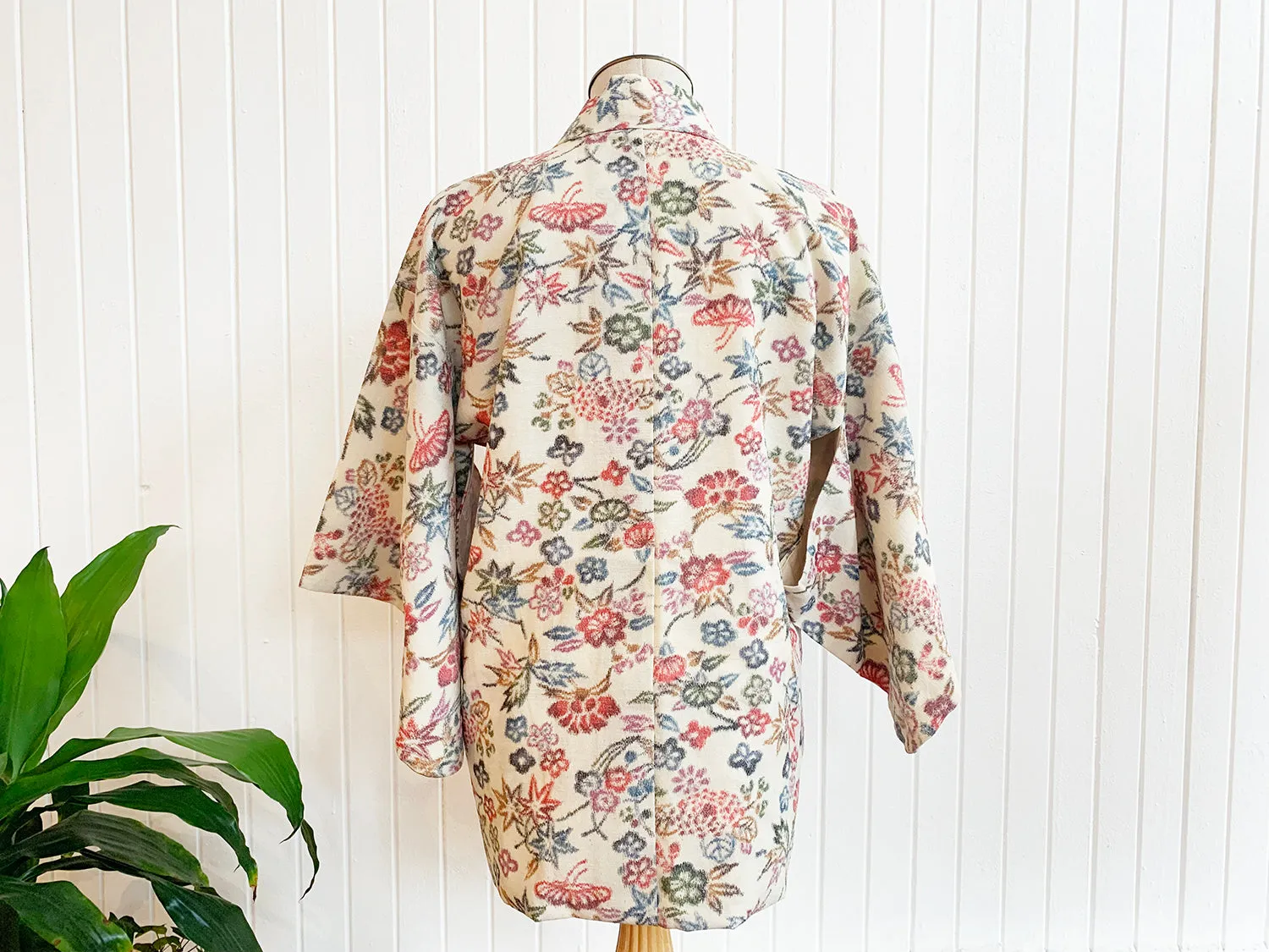 New Arrival ! Vintage Haori/Kimono Beige Floral 1960s