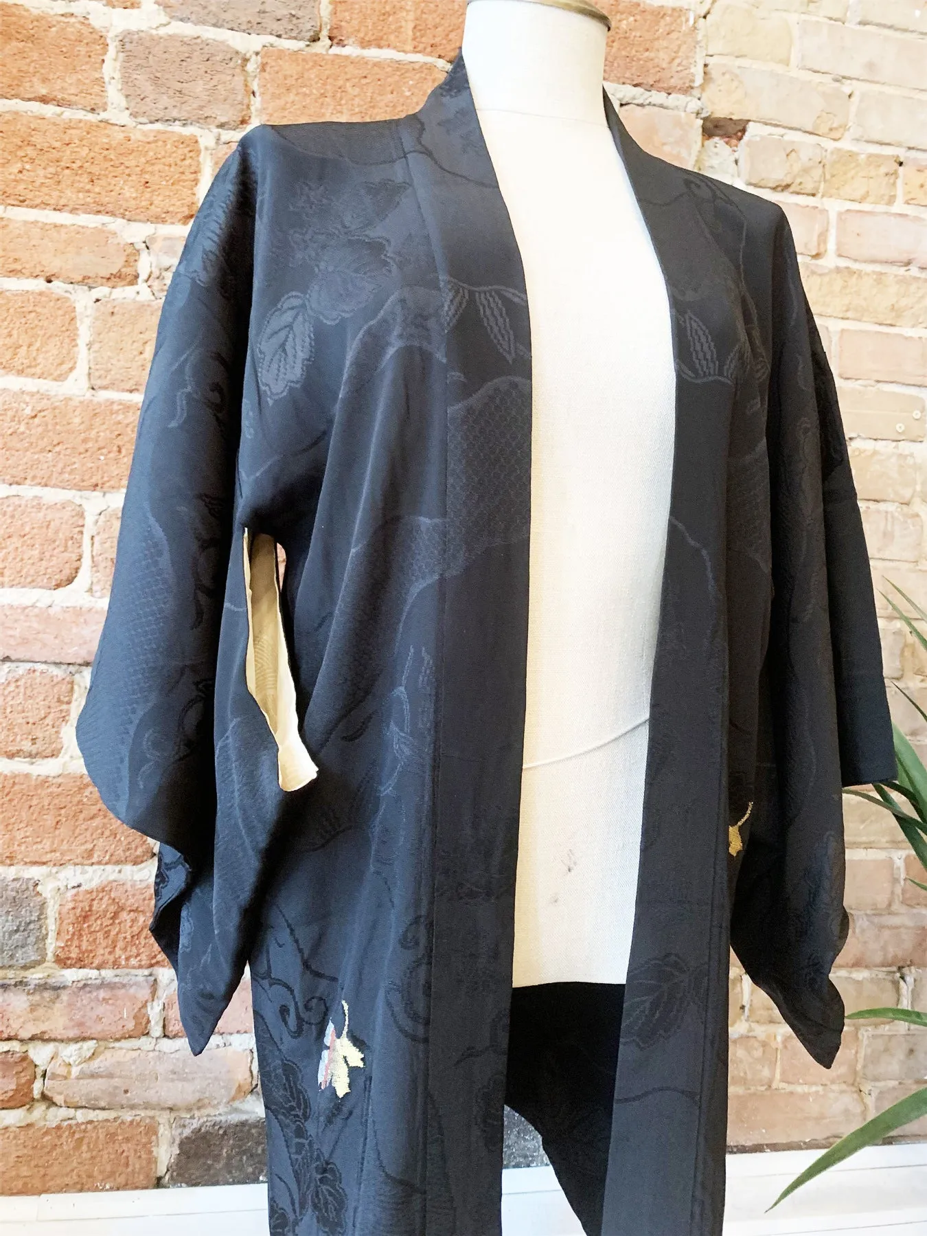 New Arrival ! Vintage Haori/Kimono Black Leaves 1970s