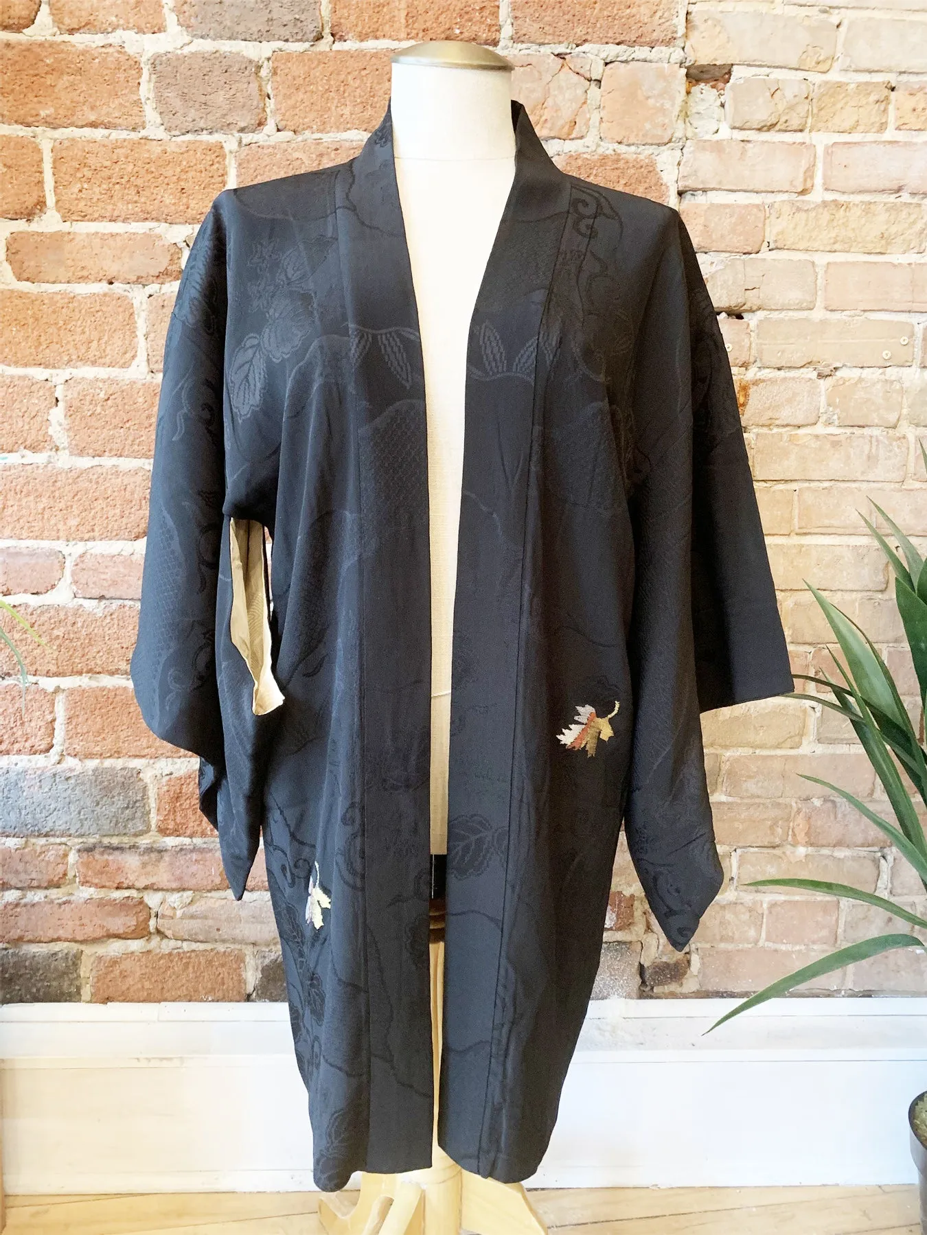 New Arrival ! Vintage Haori/Kimono Black Leaves 1970s